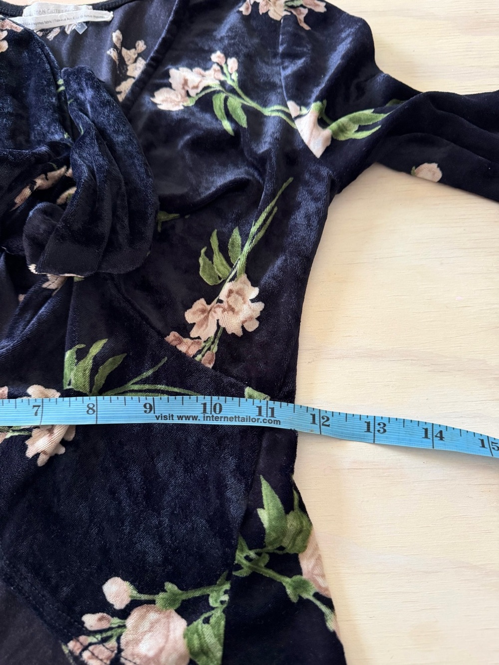 Urban Outfitters Velvet Tie-Front Top Bell Sleeve Floral Black Y2K Style S - Picture 6 of 8